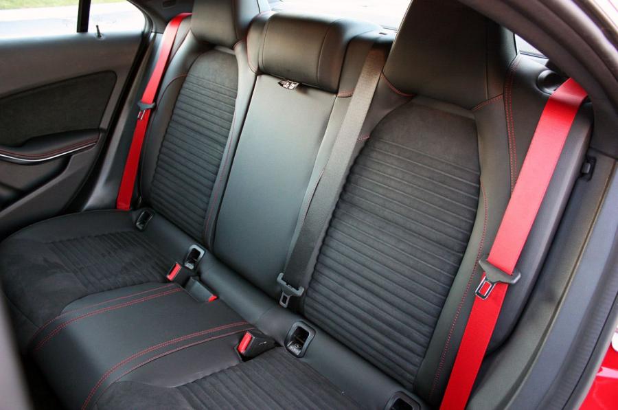  Mercedes-Benz CLA45 AMG 2014 года  (фото 90 из 110)